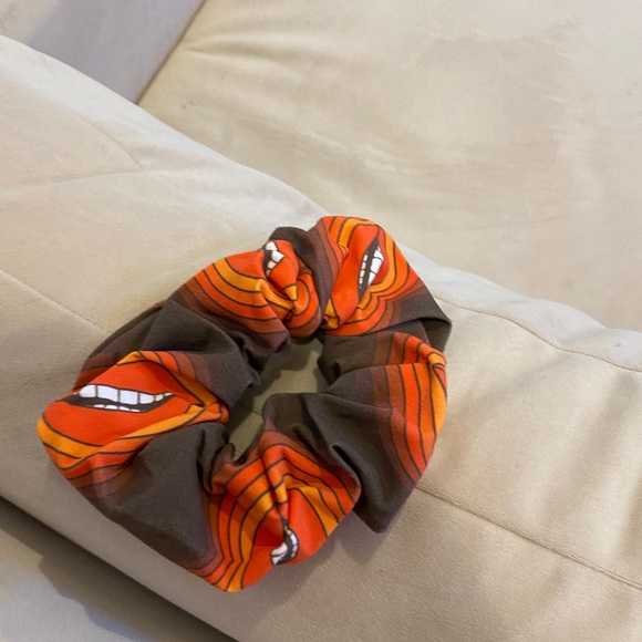 Solstice Intimates scrunchie - Picture 3 of 3